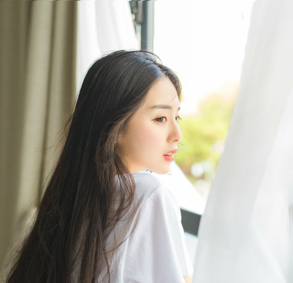 命运如同手中的掌纹，无论多曲折，终掌握在自己手中。